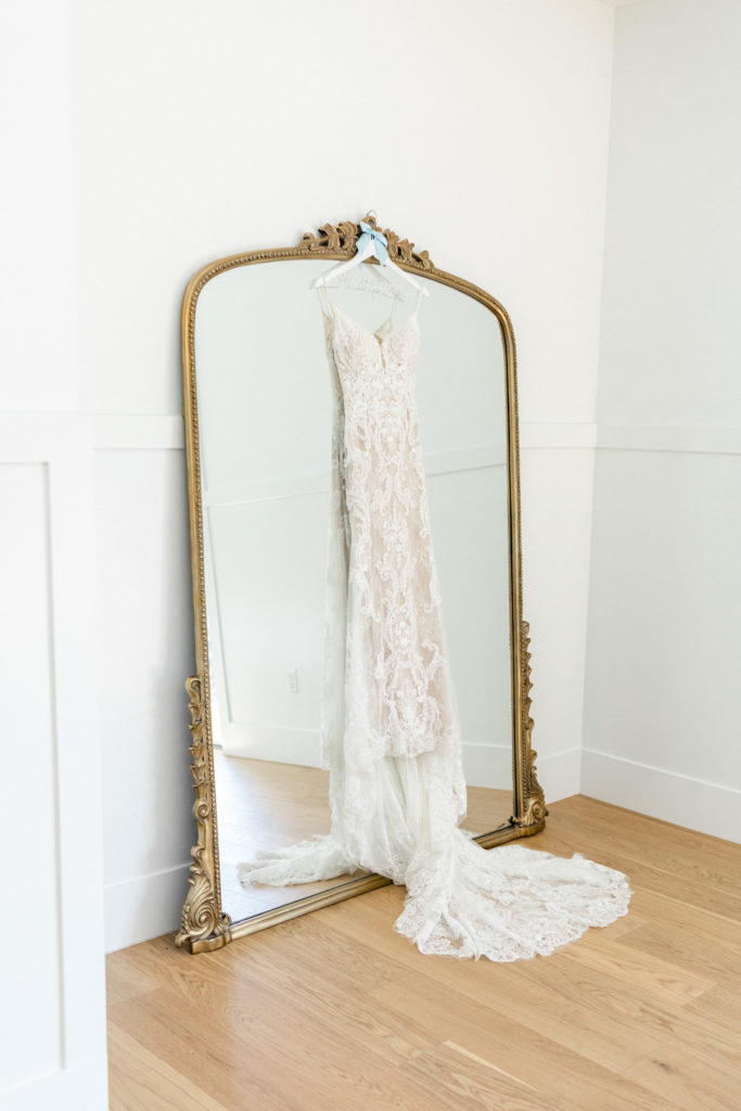 The Preserve at Canyon Lake Bridal Suite Mirror and Dress