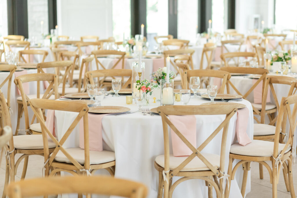 The Preserve at Canyon Lake reception table with blush pink linens